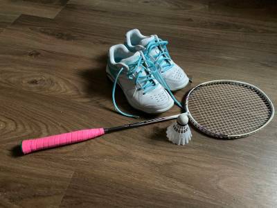 Zoek je badmintonracket, schoenen en shuttles maar alvast weer op!