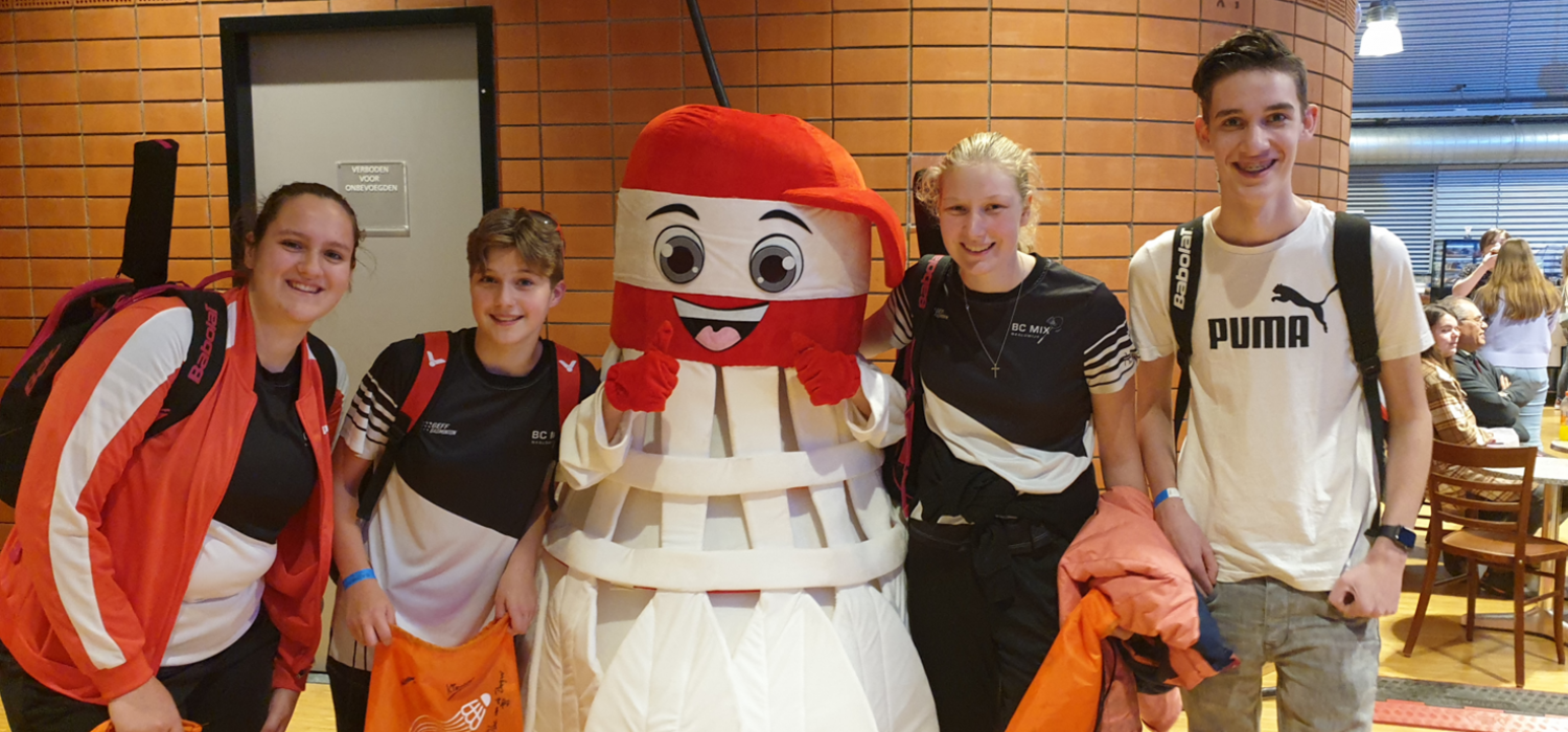 Op de foto met de mascotte van de Dutch Open.